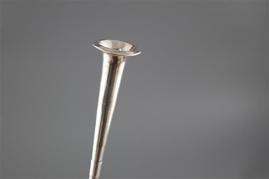 A George V silver hunting horn by E. Baker & Sons, Birmingham, 1917, 30.4cm, 41 grams.